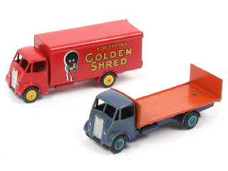 Lot 402 - DINKY TOYS (GB) (2)