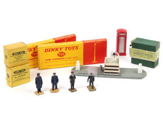 Lot 239 - DINKY TOYS (GB) (11)