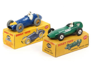 Lot 335 - DINKY TOYS (GB) (2)
