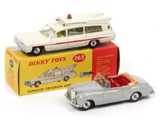 Lot 331 - DINKY TOYS (GB) (2)