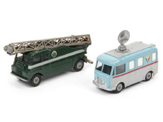 Lot 406 - DINKY TOYS (GB) (2)