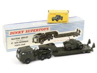 Lot 462 - DINKY TOYS (FRANCE) (2)