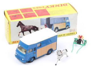 Lot 452 - DINKY TOYS (FRANCE) (1)
