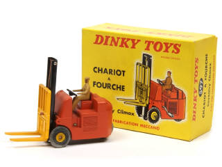 Lot 439 - DINKY TOYS (FRANCE) (1)