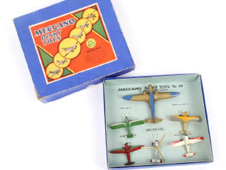 Lot 435 - DINKY TOYS (FRANCE) (1)