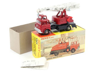 Lot 672 - DINKY TOYS (GB) (1)