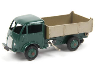 Lot 568 - DINKY TOYS (FRANCE) (1)