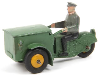 Lot 439 - DINKY TOYS (FRANCE) (1)