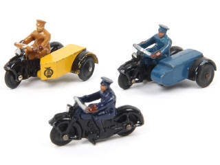 Lot 699 - DINKY TOYS (GB) (3)
