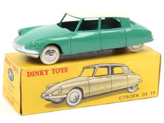 Lot 454 - DINKY TOYS (FRANCE) (1)