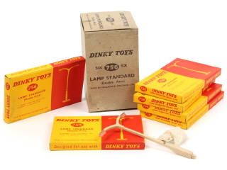Lot 697 - DINKY TOYS (GB) (1)