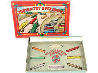 Lot 179 - TOOTSIETOY (USA) (1)