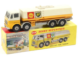 Lot 685 - DINKY TOYS (GB) (1)