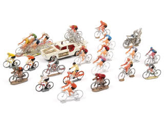 Lot 176 - DIVERS (25)