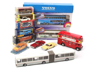 Lot 208 - DIVERS (12)