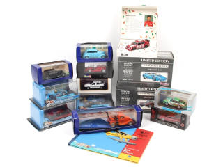 Lot 211 - DIVERS (13)