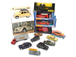 Lot 212 - DIVERS (14)