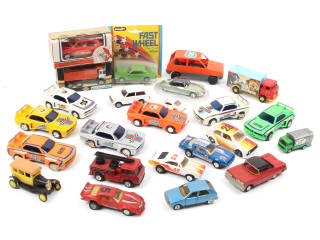 Lot 224 - DIVERS (24)