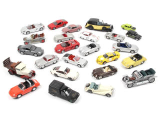 Lot 232 - DIVERS (25)