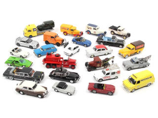 Lot 234 - DIVERS (25)