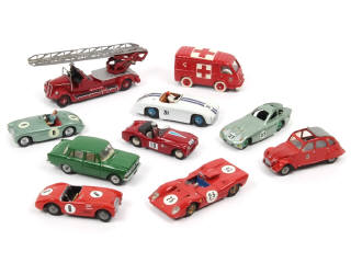 Lot 207 - DIVERS (10)