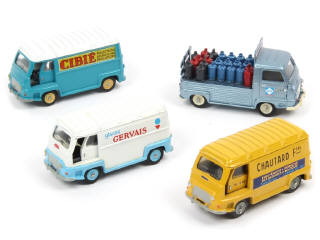 Lot 452 - DIVERS (4)