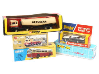 Lot 196 - DIVERS (5)