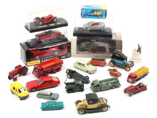 Lot 225 - DIVERS (24)