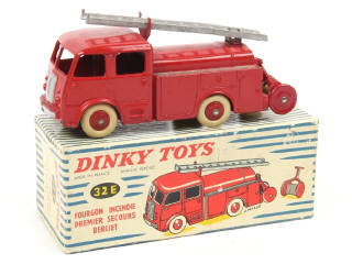 Lot 467 - DINKY TOYS (FRANCE) (1)