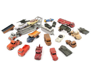 Lot 493 - DINKY TOYS (FRANCE) (21)