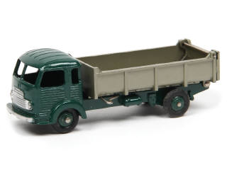 Lot 461 - DINKY TOYS (FRANCE) (1)