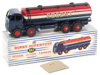 Lot 697 - DINKY TOYS (GB) (1)