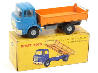 Lot 557 - DINKY TOYS (FRANCE) (1)