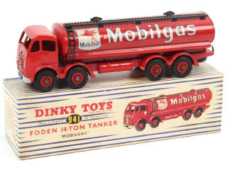 Lot 696 - DINKY TOYS (GB) (1)