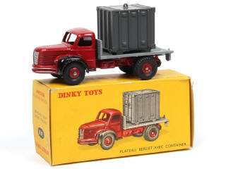 Lot 551 - DINKY TOYS (FRANCE) (1)
