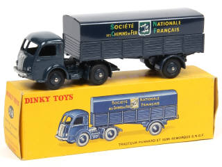 Lot 537 - DINKY TOYS (FRANCE) (1)