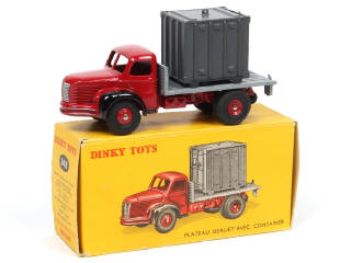 Lot 552 - DINKY TOYS (FRANCE) (1)