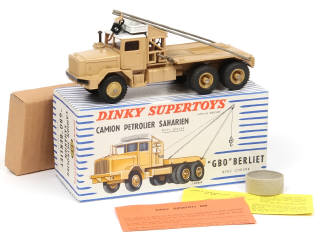 Lot 563 - DINKY TOYS (FRANCE) (1)