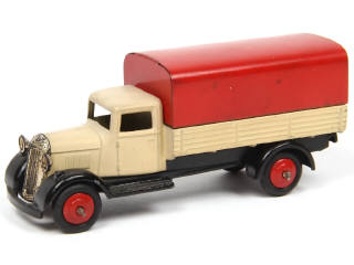 Lot 674 - DINKY TOYS (GB) (1)