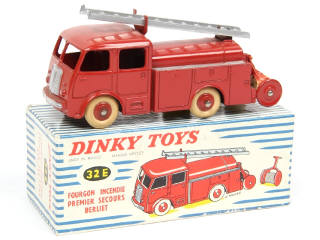 Lot 547 - DINKY TOYS (FRANCE) (1)