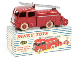 Lot 546 - DINKY TOYS (FRANCE) (1)