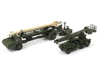 Lot 427 - DINKY TOYS (GB) (2)