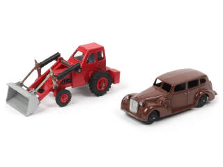 Lot 426 - DINKY TOYS (GB) (2)