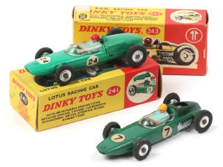 Lot 424 - DINKY TOYS (GB) (2)