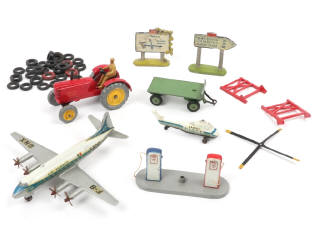Lot 369 - DINKY TOYS (7)