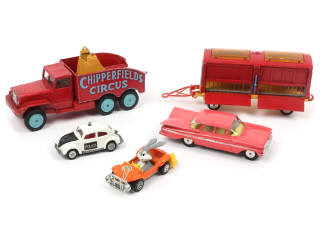 Lot 351 - CORGI TOYS (GB) (5)