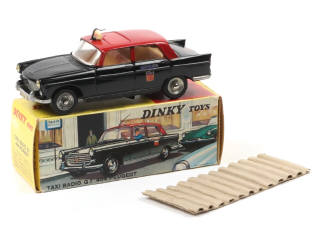 Lot 466 - DINKY TOYS (FRANCE) (1)