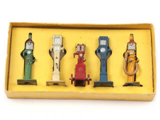 Lot 387 - DINKY TOYS (FRANCE) (1)