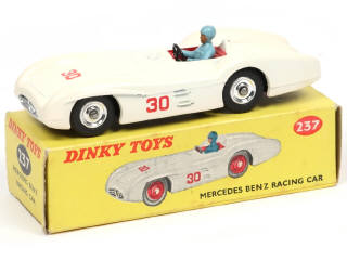 Lot 687 - DINKY TOYS (GB) (1)