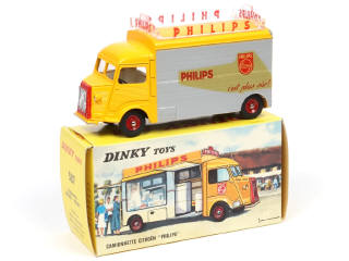 Lot 632 - DINKY TOYS (FRANCE) (1)
